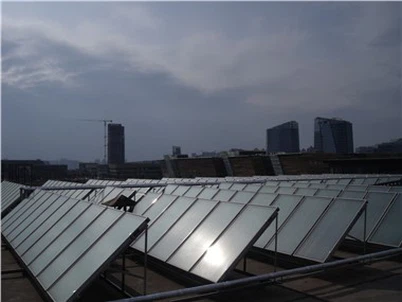 چگونه افزایش سن بر عملکرد یک کلکتور صفحه تخت تأثیر میگذارد؟